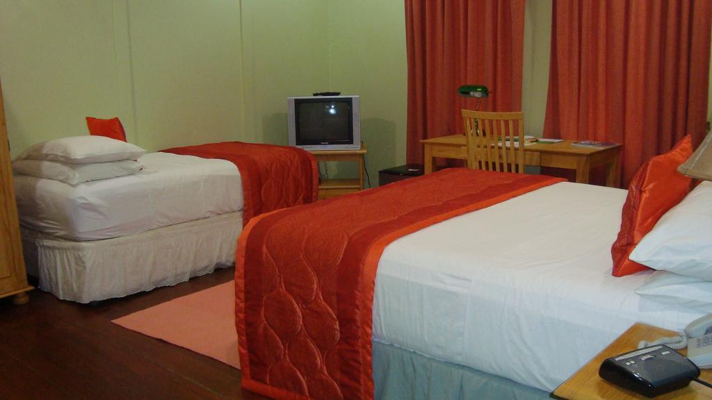 Heritage Inn Trinidad Belmont Ruang foto