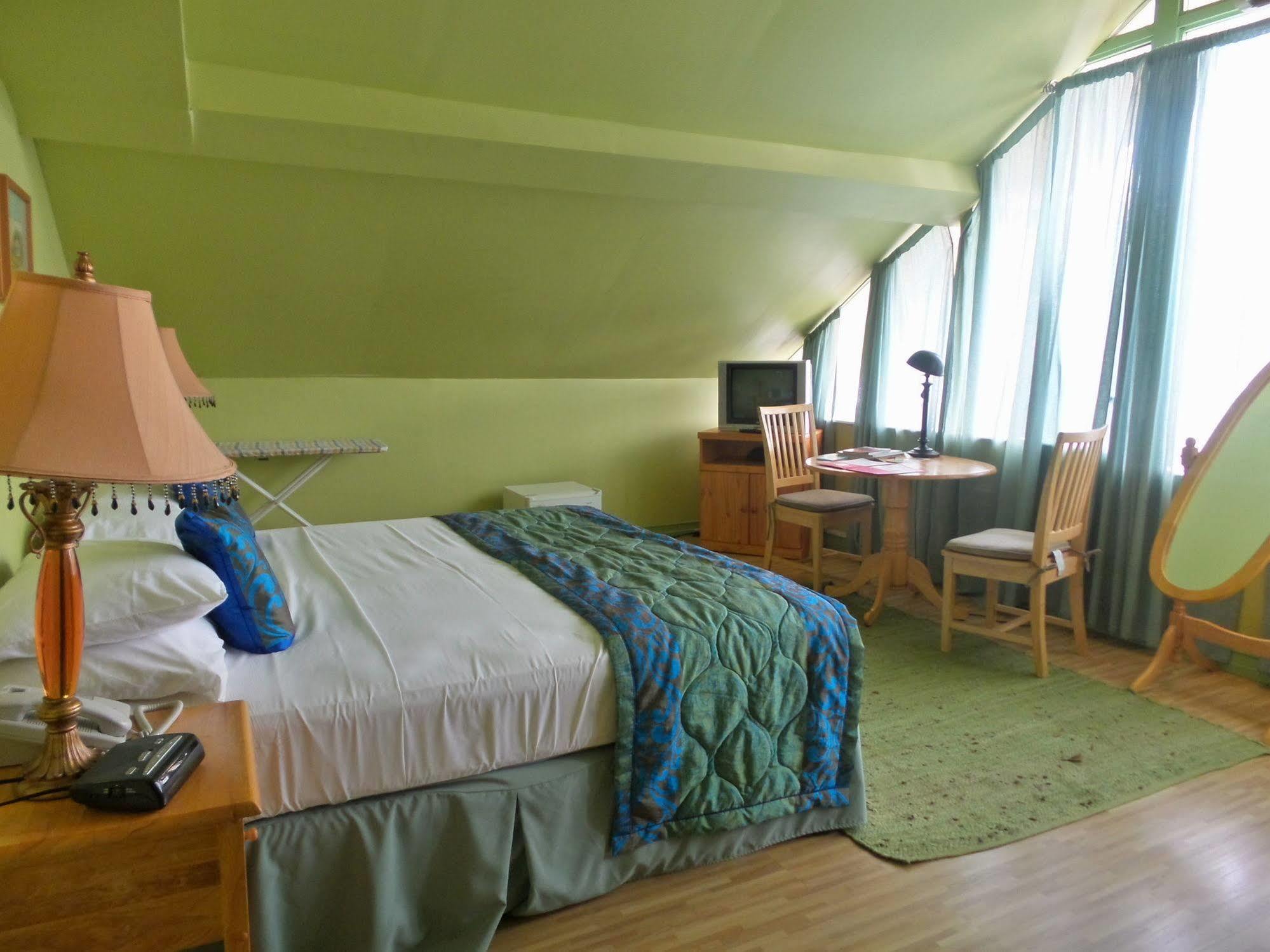 Heritage Inn Trinidad Belmont Bagian luar foto
