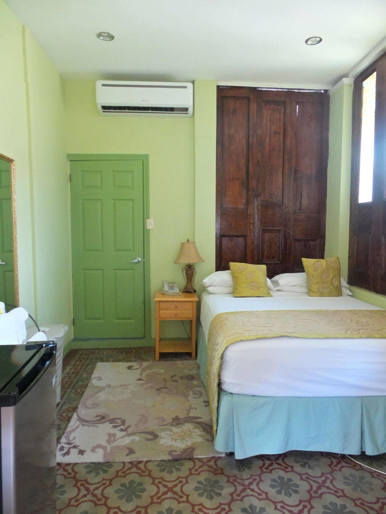 Heritage Inn Trinidad Belmont Bagian luar foto