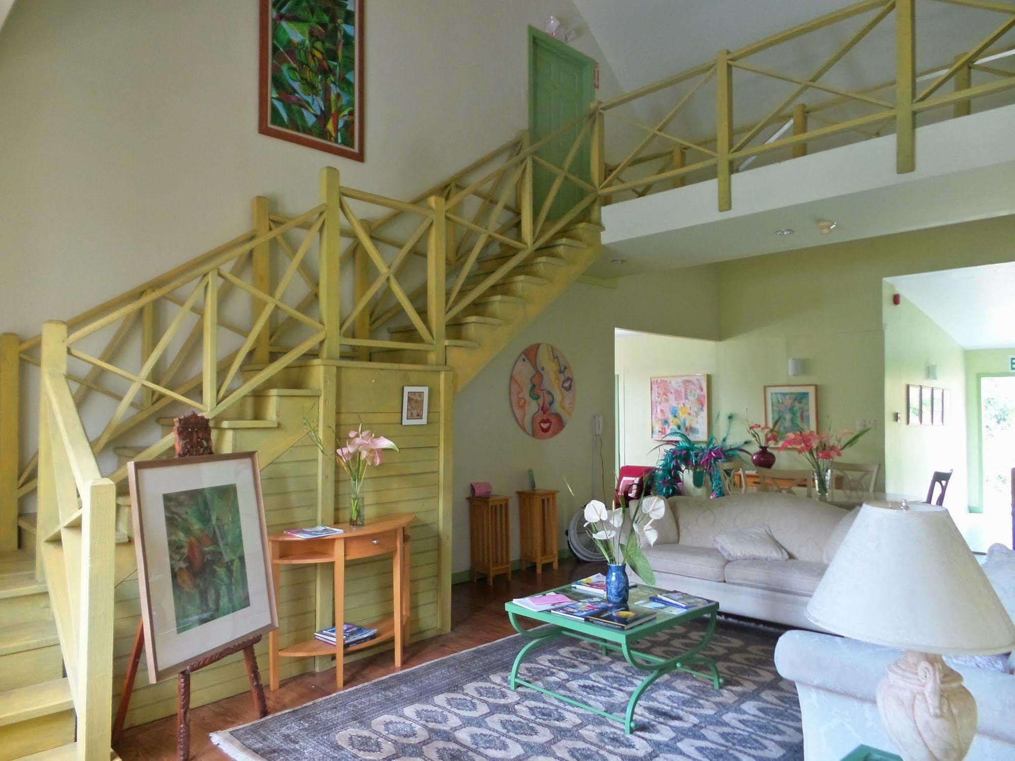 Heritage Inn Trinidad Belmont Bagian luar foto