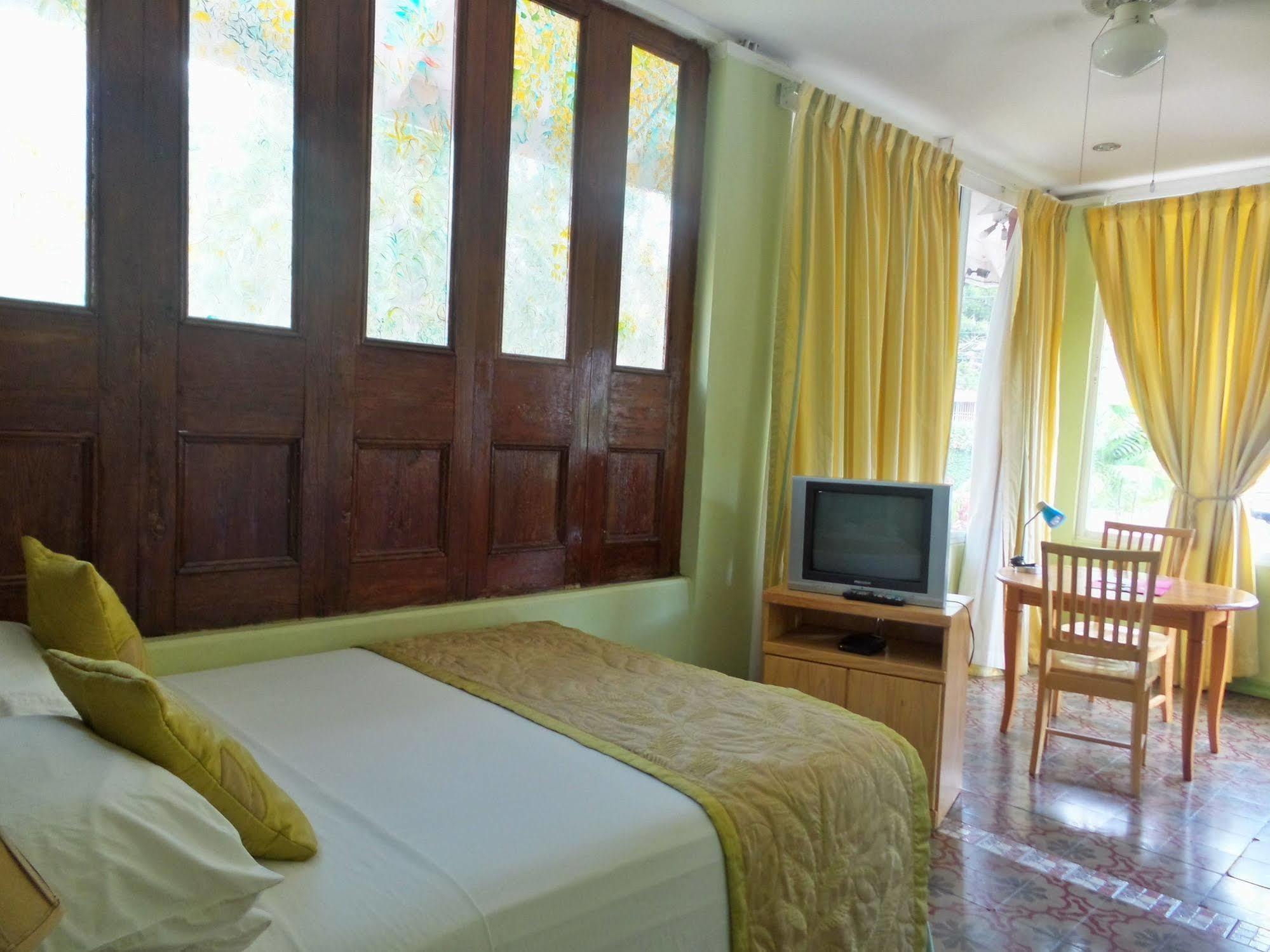 Heritage Inn Trinidad Belmont Bagian luar foto