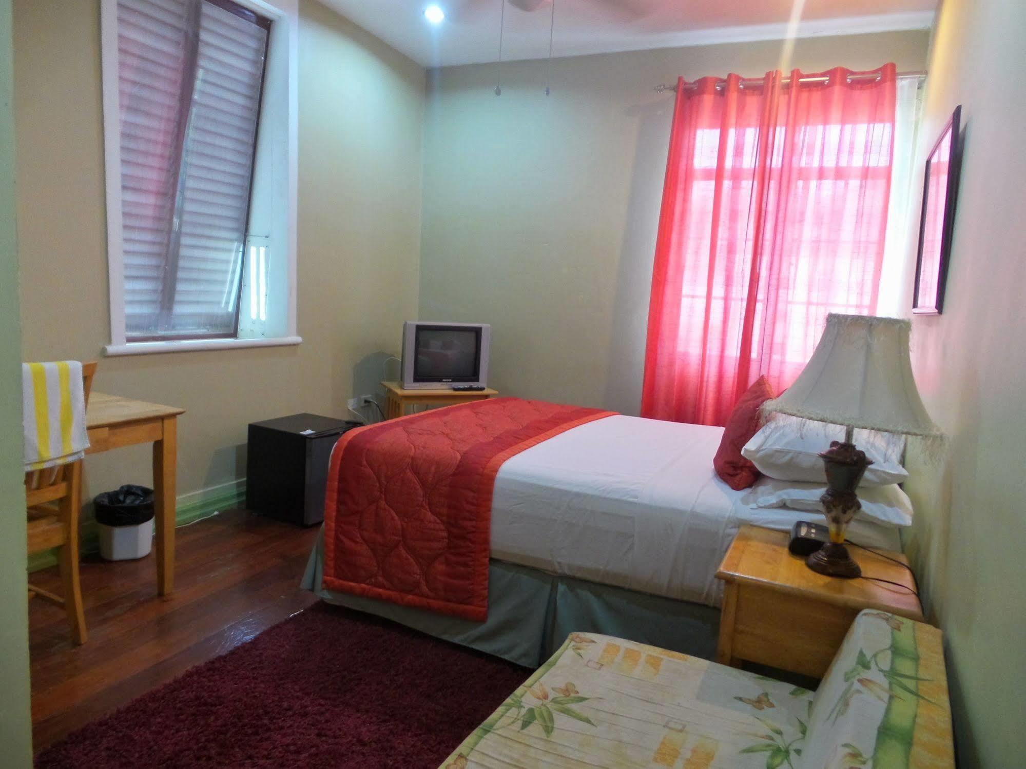 Heritage Inn Trinidad Belmont Bagian luar foto