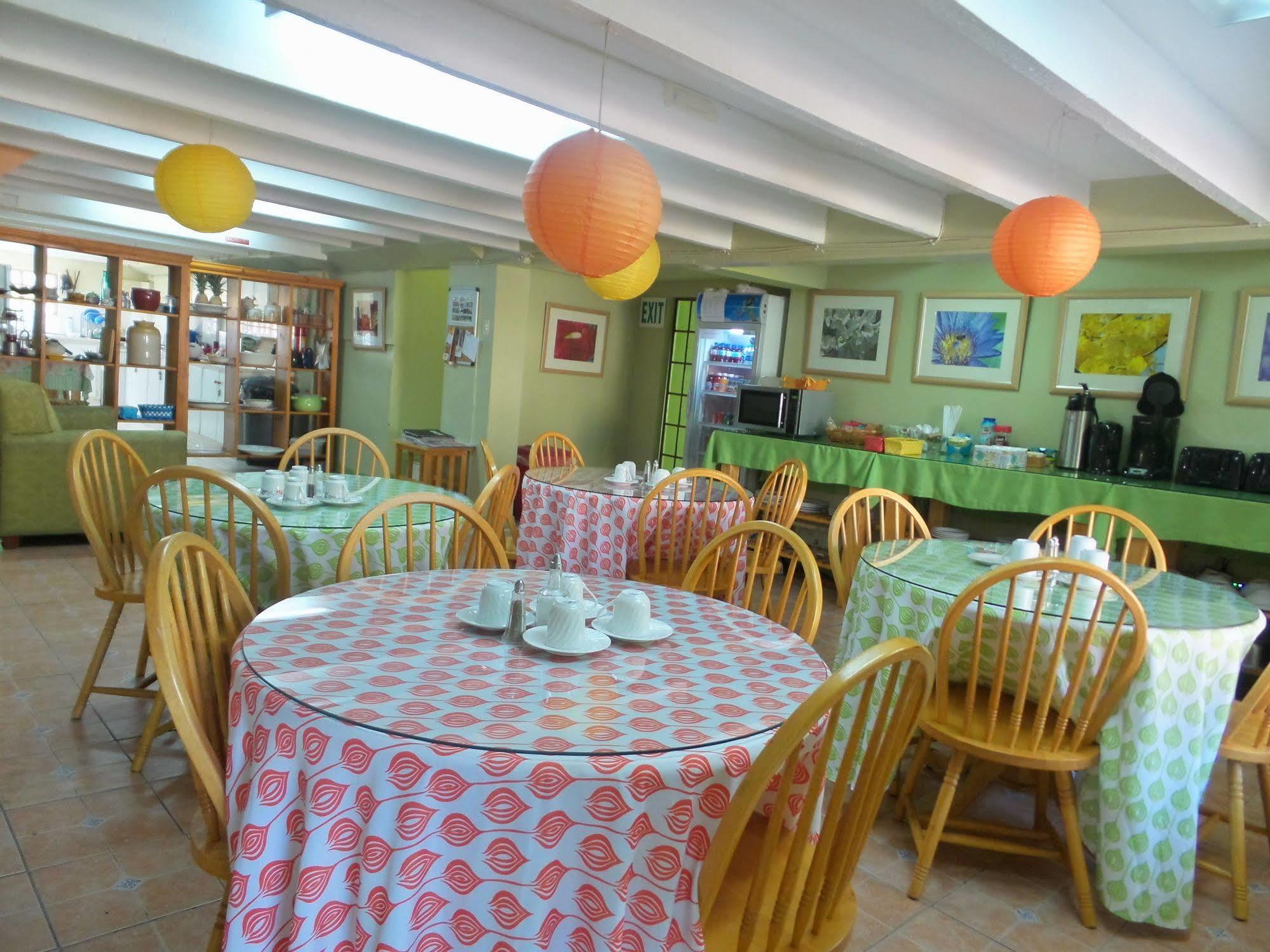 Heritage Inn Trinidad Belmont Bagian luar foto