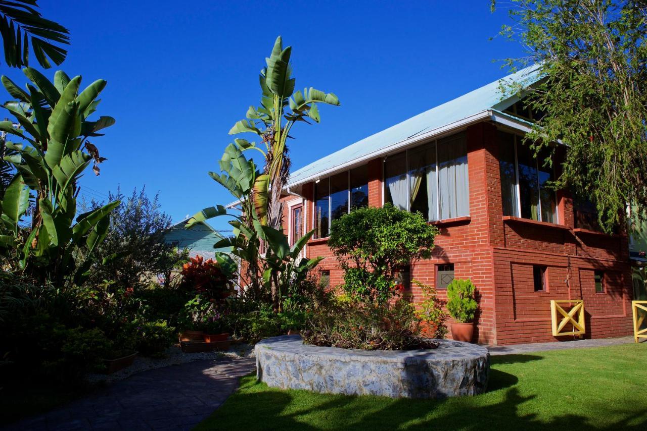 Heritage Inn Trinidad Belmont Bagian luar foto